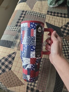 Hydrojug Quilted Americana 40oz
